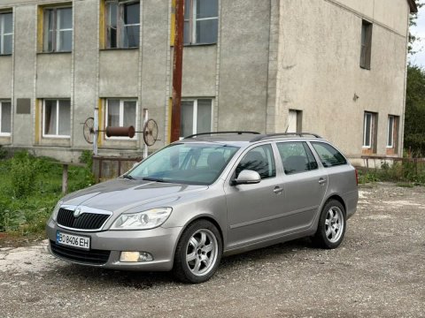 Продам доглянутий автомобіль у відмінному стані.