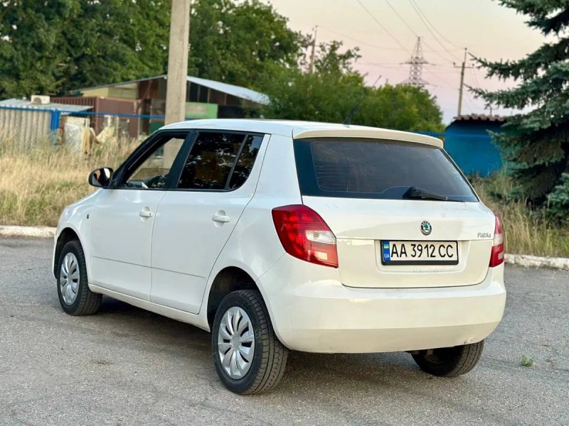Продам дуже гарну машину 2012 року випуску Шкода Фабія газ бензин — фото 4