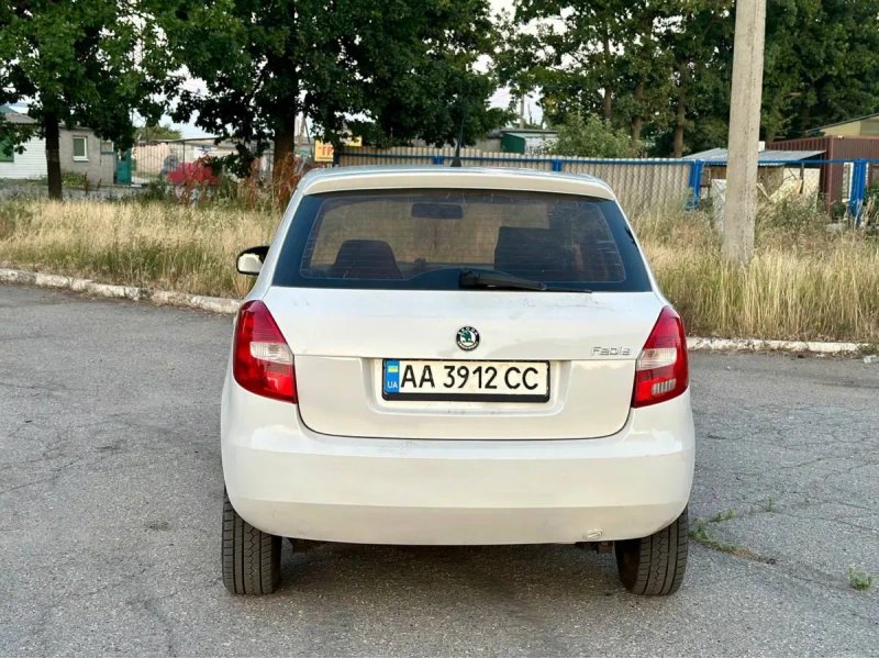 Продам дуже гарну машину 2012 року випуску Шкода Фабія газ бензин — фото 5