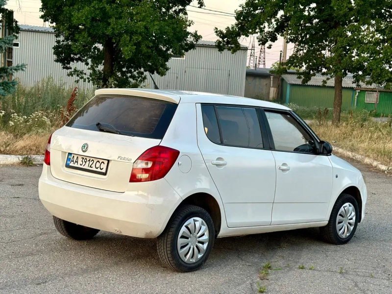 Продам дуже гарну машину 2012 року випуску Шкода Фабія газ бензин — фото 7