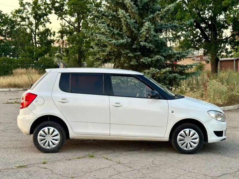 Продам дуже гарну машину 2012 року випуску Шкода Фабія газ бензин — фото 8