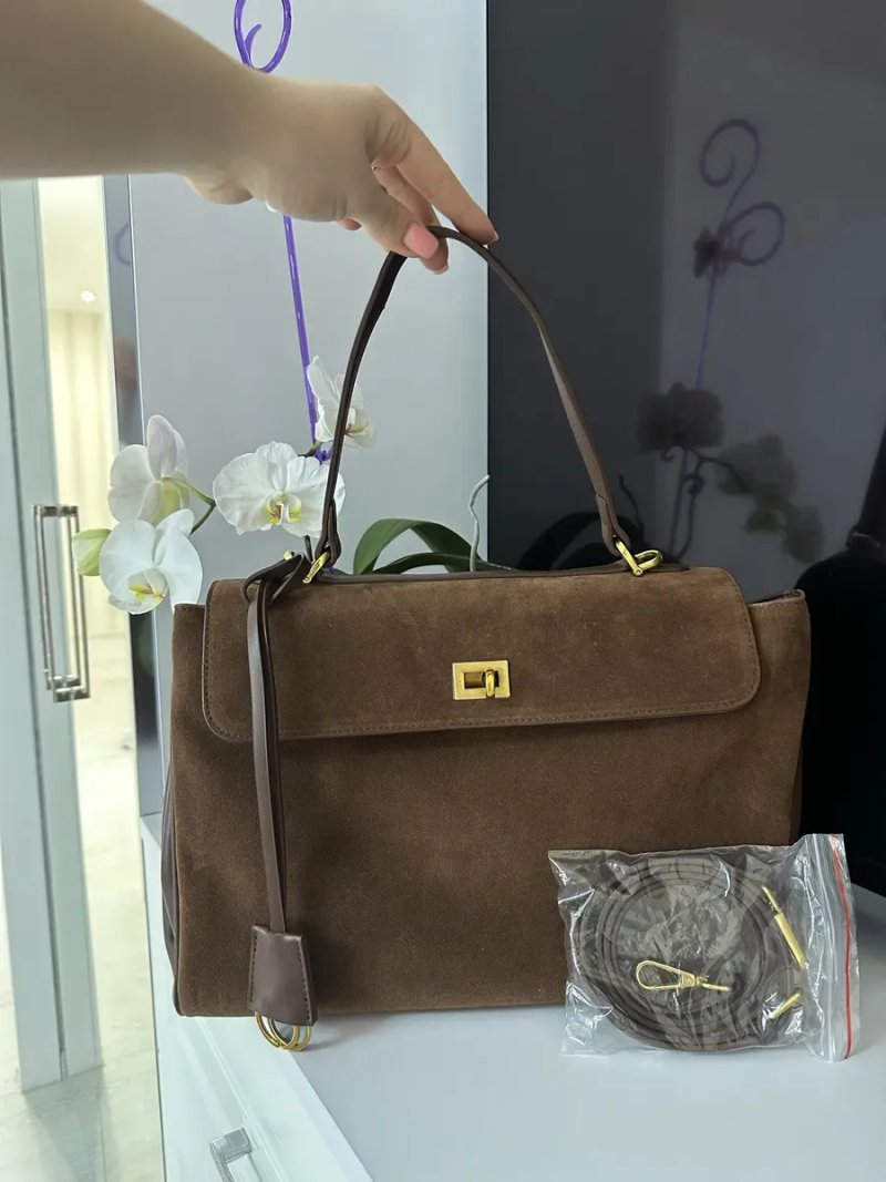 Продам дві сумочки в гірчичному та коричневому кольорі — фото 3