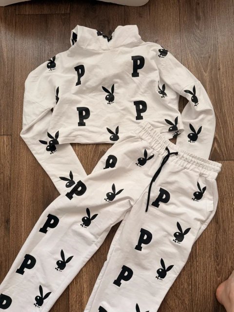 Продам Эксклюзивный моногамный белый прогулочный костюм Play boy в новом состоянии! Недорого!