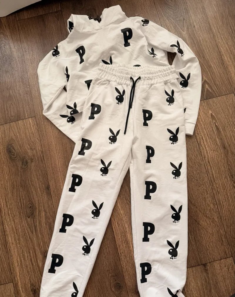 Продам  Эксклюзивный моногамный белый прогулочный костюм Play boy в  новом состоянии! Недорого! — фото 2