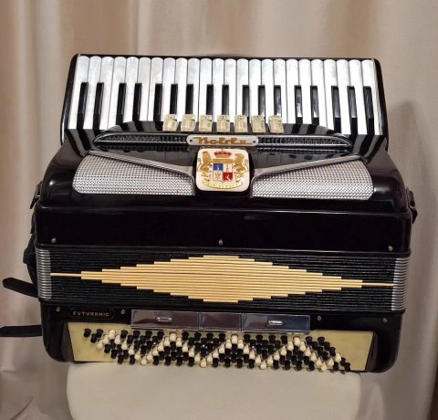 Продам Італійський Акордеон NOBLE FUTURAMIC  4/4 стан ідеальний