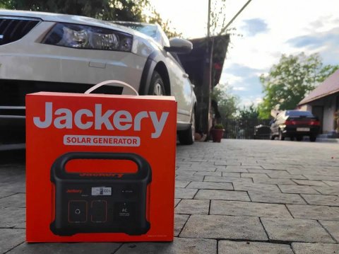 Продам Jackery Explorer 240EU – портативна зарядна станція 240 Wh