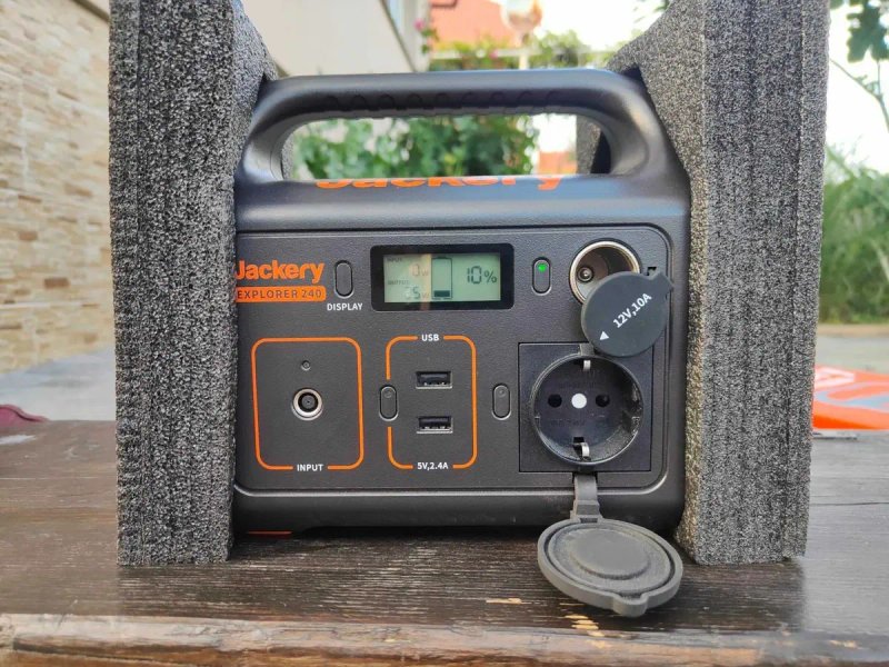 Продам Jackery Explorer 240EU – портативна зарядна станція 240 Wh — фото 2