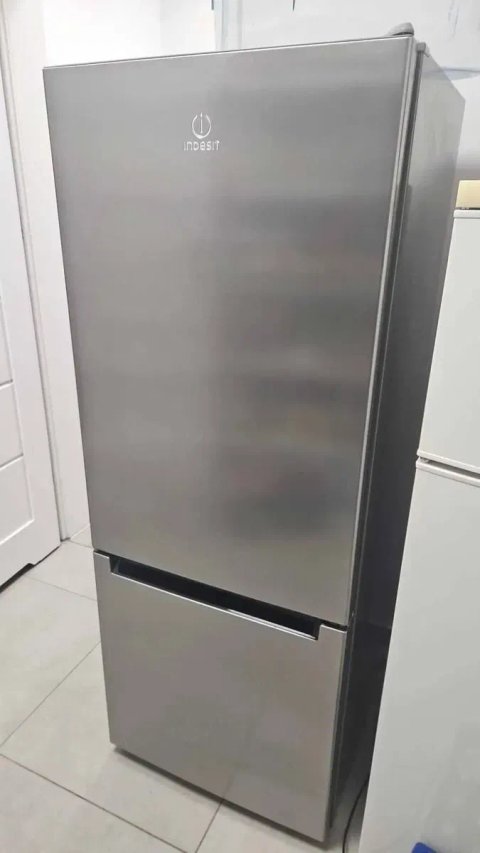 Продам холодильник Indesit LI8 S1E S є доставка.