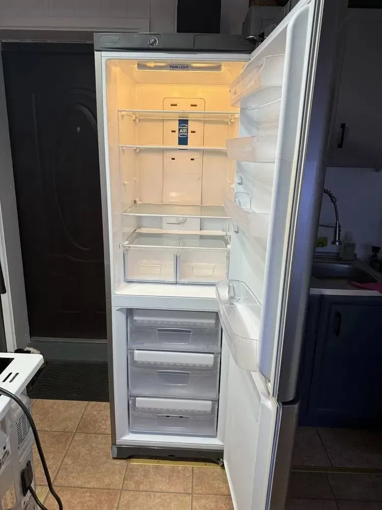 Продам холодильник Indesit LI8 S1E S є доставка. — фото 4