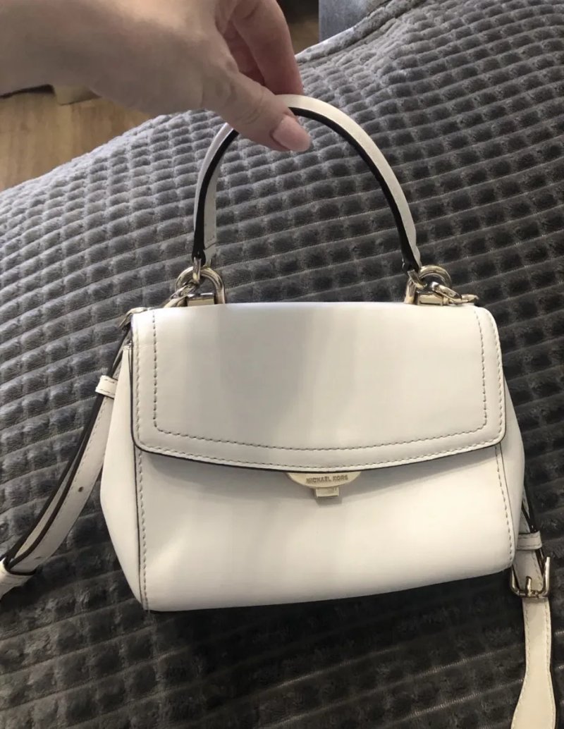 Продам кожаную белую сумочку Michael Kors! Оригинал! Пости новая! Недорого! — фото 3
