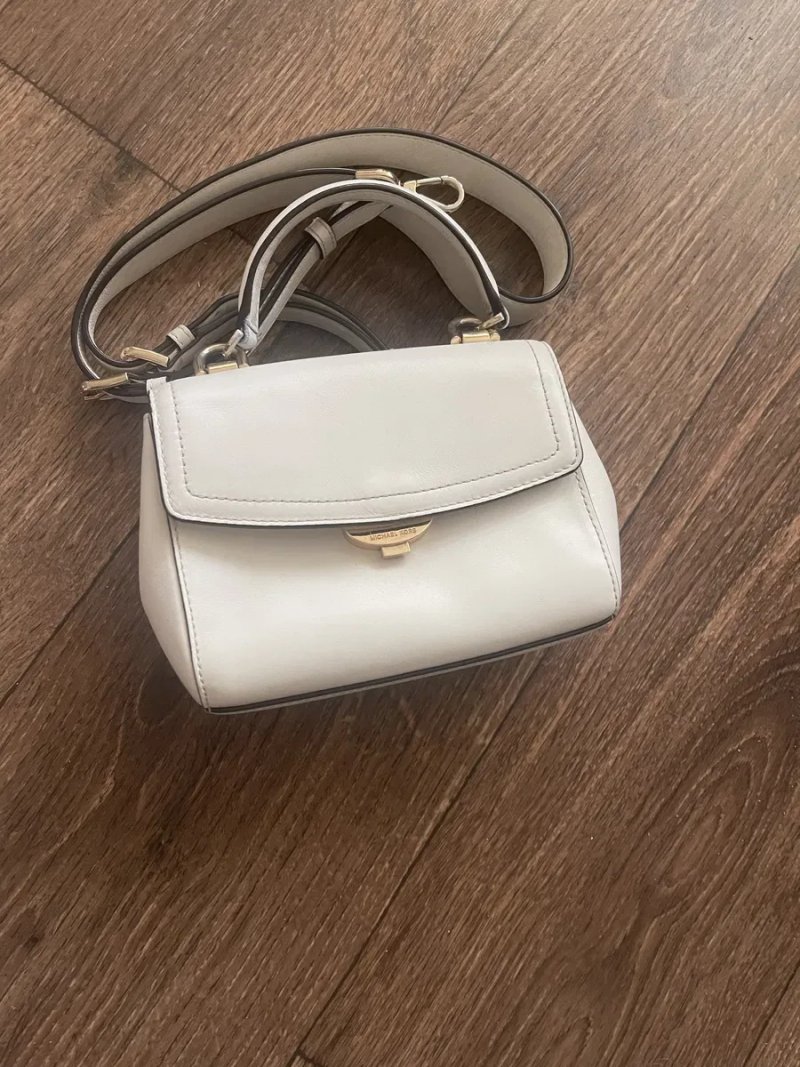 Продам кожаную белую сумочку Michael Kors! Оригинал! Пости новая! Недорого! — фото 4