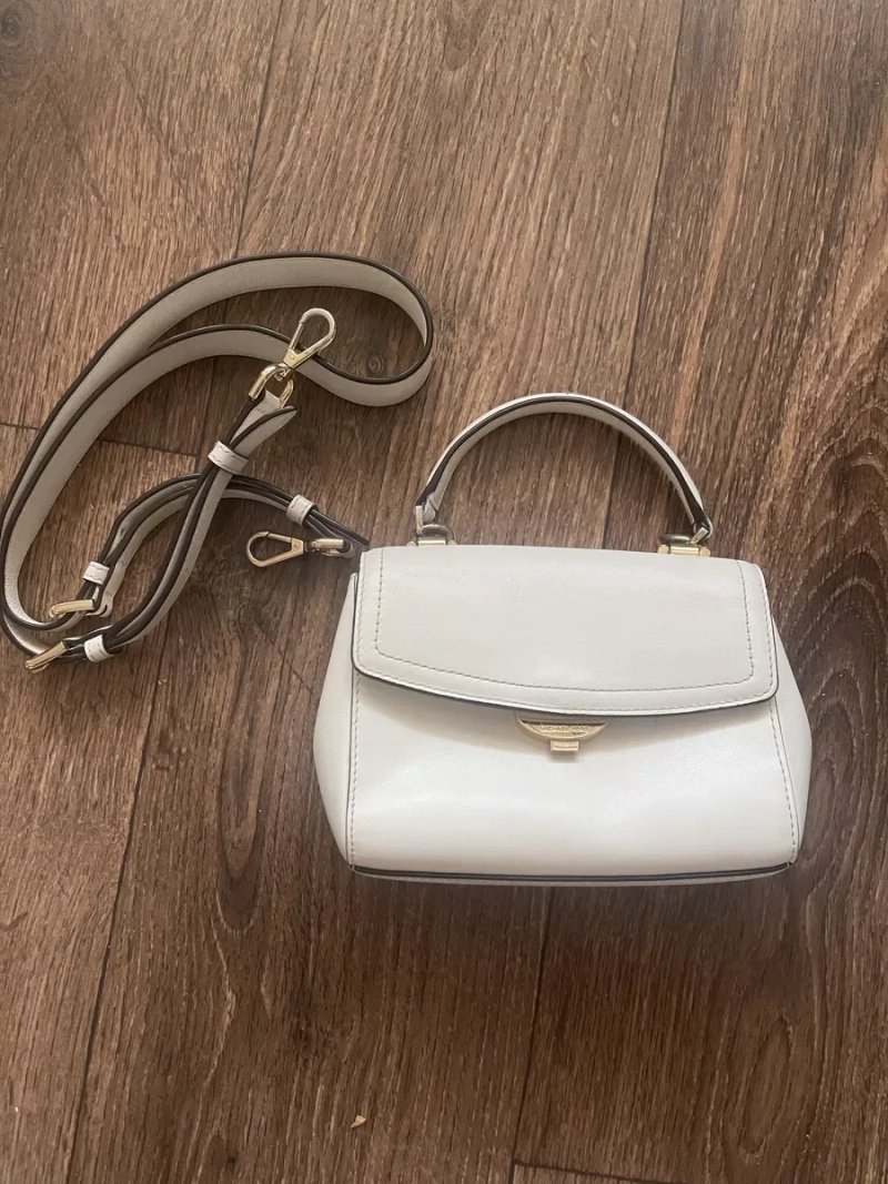 Продам кожаную белую сумочку Michael Kors! Оригинал! Пости новая! Недорого! — фото 5