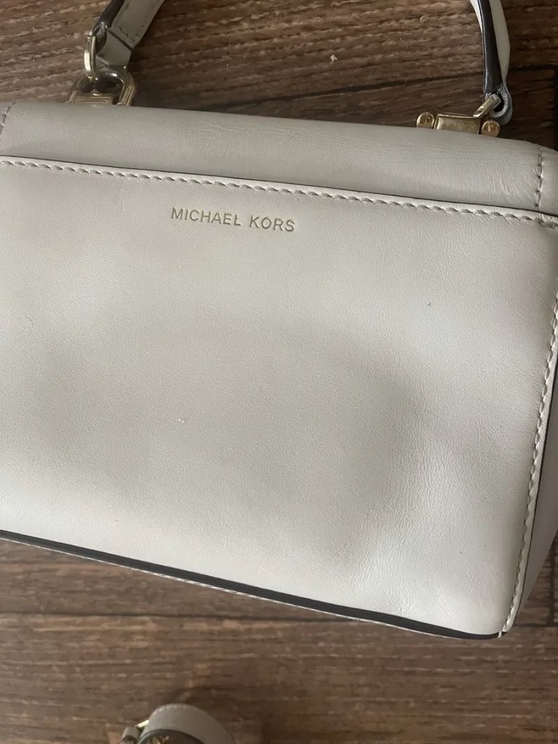 Продам кожаную белую сумочку Michael Kors! Оригинал! Пости новая! Недорого! — фото 6