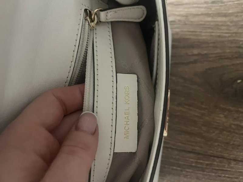 Продам кожаную белую сумочку Michael Kors! Оригинал! Пости новая! Недорого! — фото 8