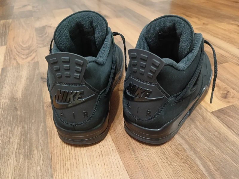 Продам кросівки Air Jordan 4 Retro "Black Cat" — фото 5