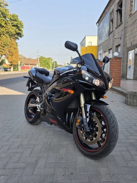 Продам легендарний мот Yamaha R1 1000куб. З пробігом всього18тис!
В дуже гарному та доглянутому стані!