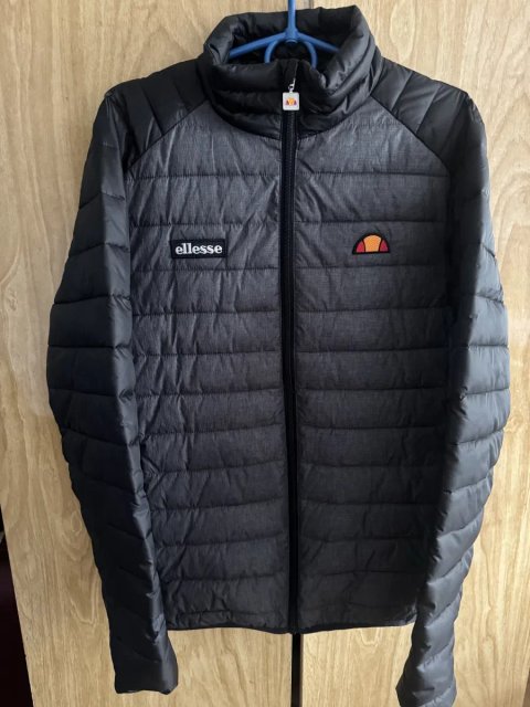 Продам мікро пуховик  Ellesse