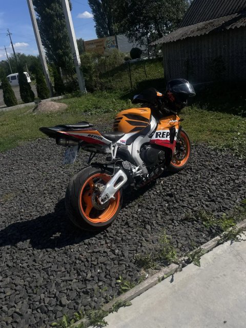 Продам мотоцикл Honda cbr 1000rr