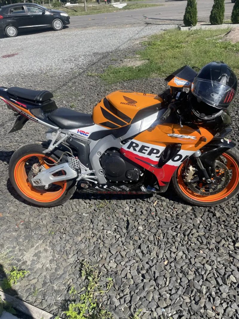Продам мотоцикл Honda cbr 1000rr — фото 4