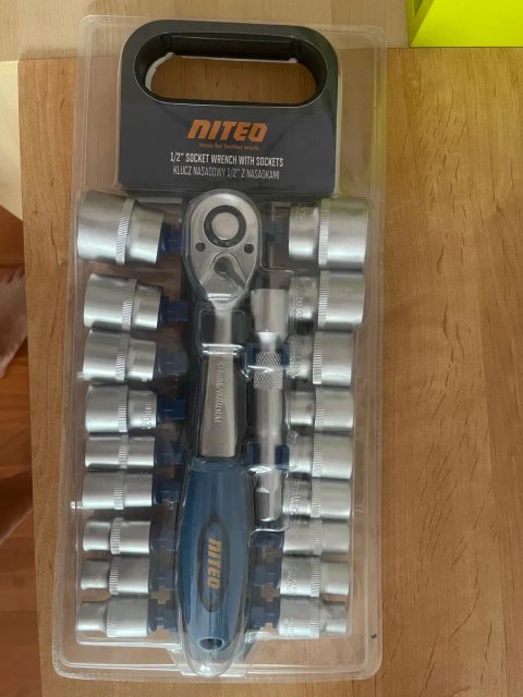 Продам новий набір торцевих головок NITEO 1/2” у заводській упаковці.