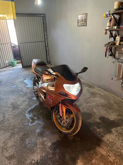 Продам / Обмін Suzuki GSX-R600 (З документами) + Екіпіровка й шолом у подарунок!