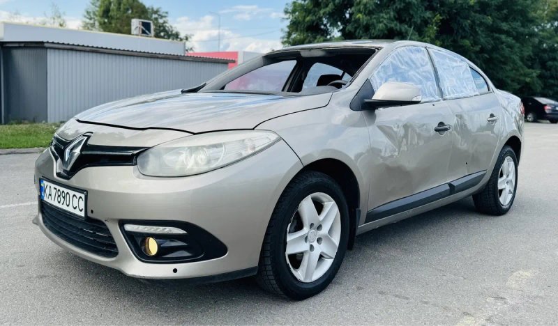 Продам Renault Fluense 2015 рік 1.5 Дизель після обстрілу! — фото 2