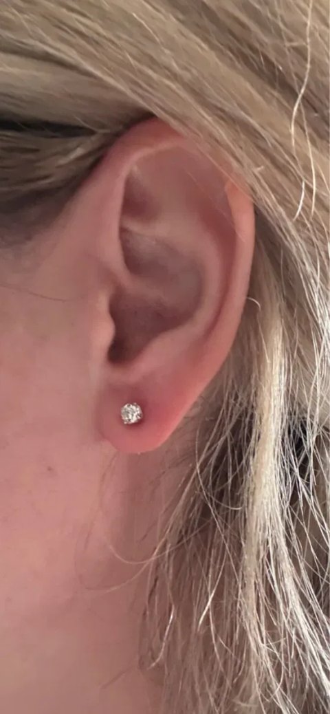 Продам сережки з ПРИРОДНІМИ ДІАМАНТАМИ 0,51 Ct.