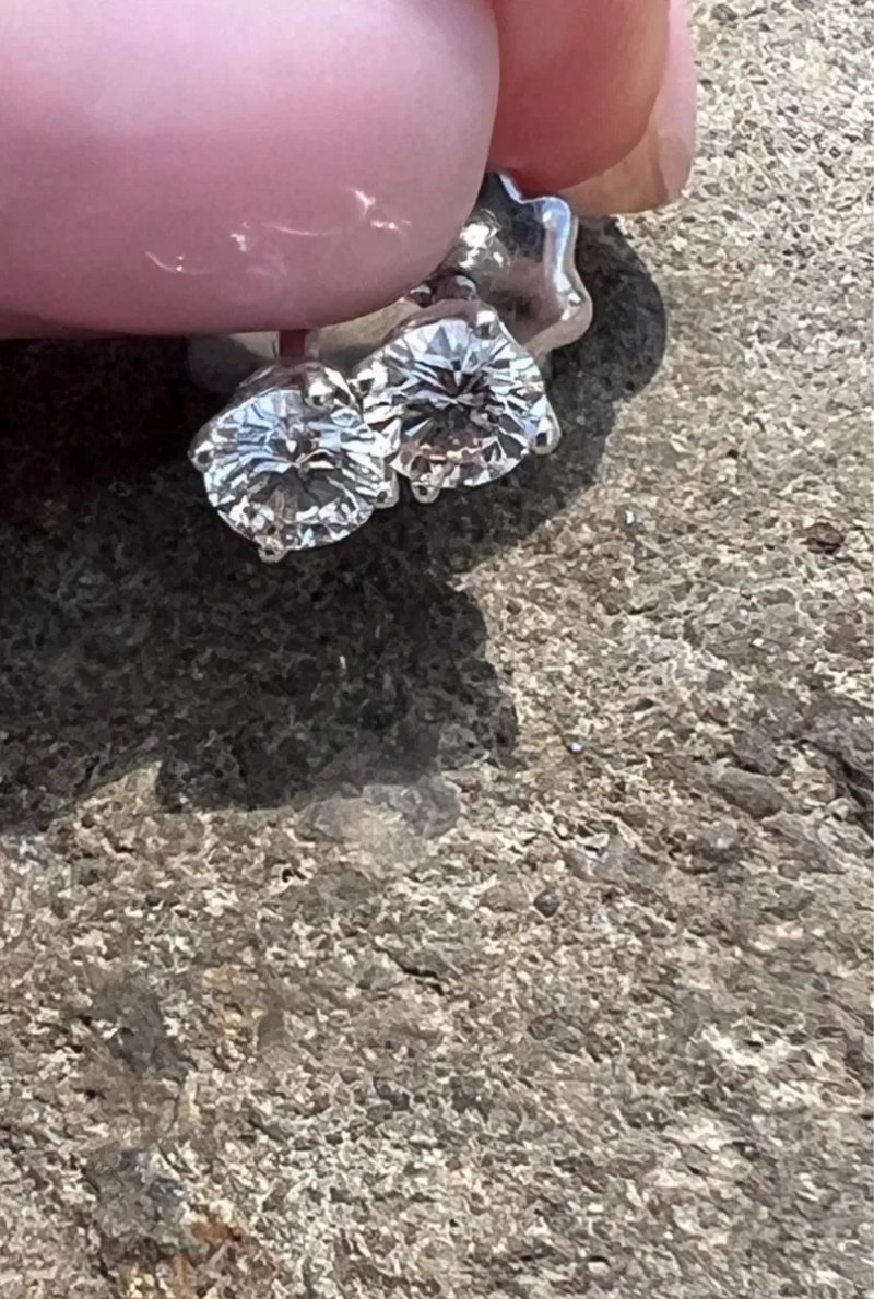 Продам сережки з ПРИРОДНІМИ ДІАМАНТАМИ 0,51 Ct. — фото 2