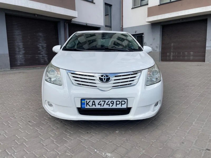 Продам Toyota Avensis 2010 року 1.8 бенз Автомат — фото 2