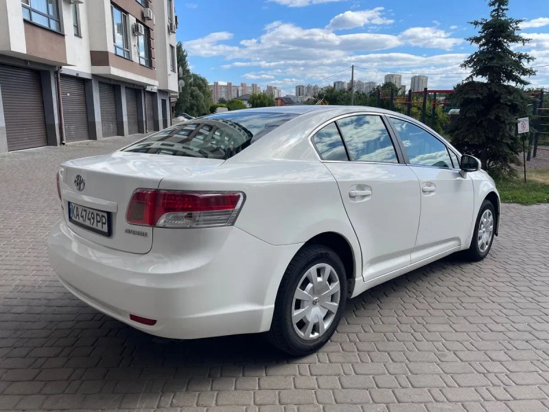 Продам Toyota Avensis 2010 року 1.8 бенз Автомат — фото 4
