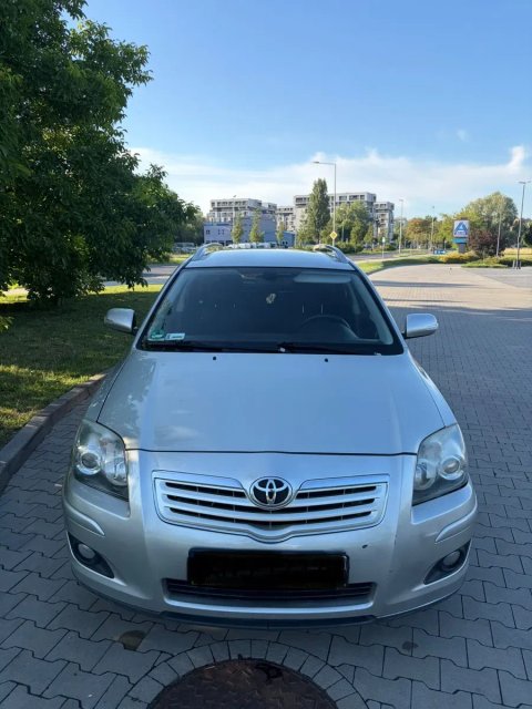 Продам toyota avensis