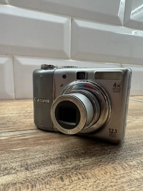 Продам цифровий фотоаппарат Canon A1100IS