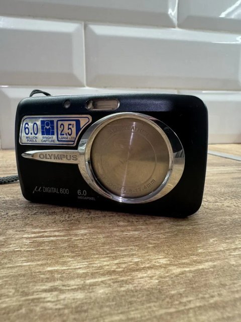 Продам цифровий фотоаппарат OLIMPUS Digital 600