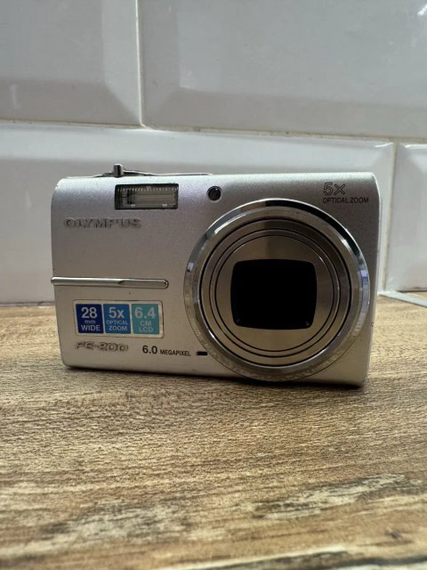 Продам цифровий фотоаппарат OLYMPUS FE-200  в  збереженому стані