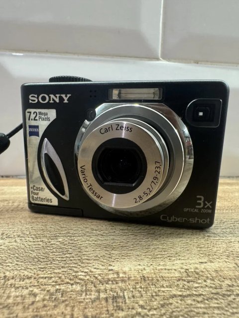 Продам цифровий фотоаппарат SONY DSC-W17 в гарному стані