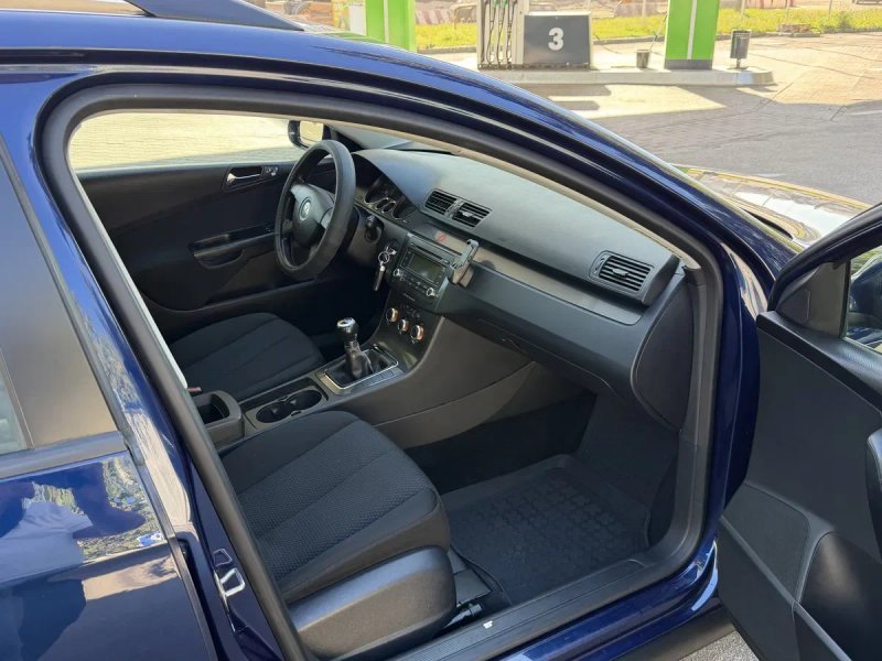 Продам Volkswagen Passat B6 2006 года, двигатель 1.6 бензин. — фото 3