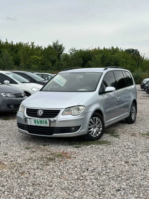Продам Volkswagen Touran 2006 рік можлива розстрочка,кредит,обмін!