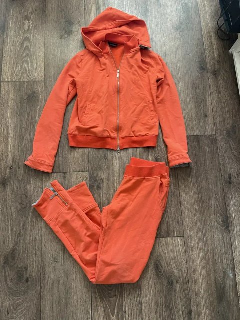 Продам яркий костюм Armani! Оригинал! Недорого!