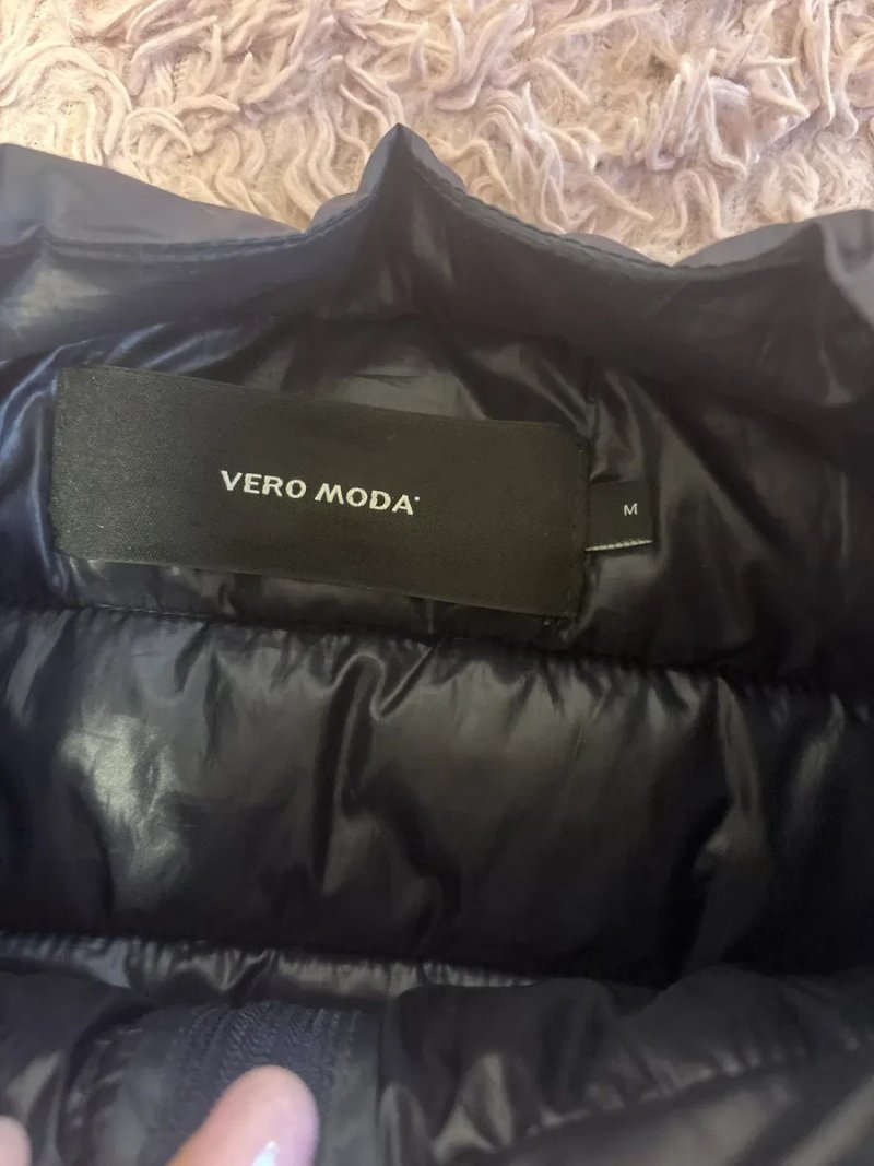 Продам жіночу бомбер -куртка колір синій  р. М від бренду Vero Moda — фото 3
