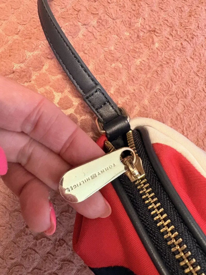 Продам жіночу сумку кросс боді оригінальна ! від бренду Tommy Hilfiger — фото 3