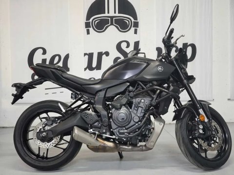 Продаємо офіційний мотоцикл Yamaha МТ-07 Y-AMT (роботизована КПП), 2025 року випуску.