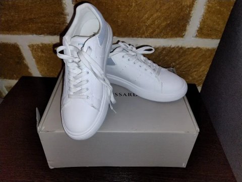 Продаются женские кроссовки.ОРИГИНАЛ.