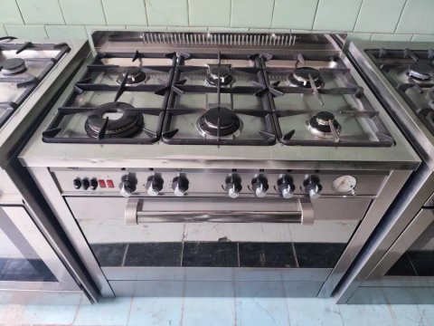 Професійна газова плита на 6 камфорок