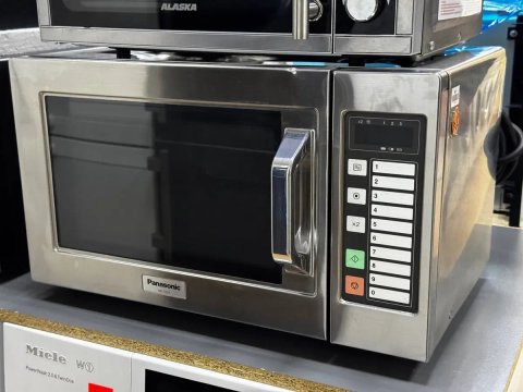 Професійна мікрохвильова піч Panasonic NE-1037