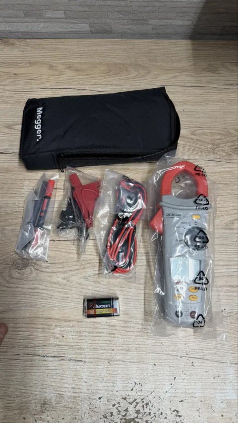 Професійні струмовимірювальні кліщі Megger DCM340, нові, комплект