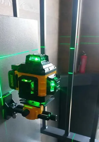 Професійний лазерний рівень 4D DeWalt Green (16 ліній, зелений промінь) — 4D нівелір, 2 АКБ 5.0Ah, штатив, у кейсі арт 5698 — фото 3