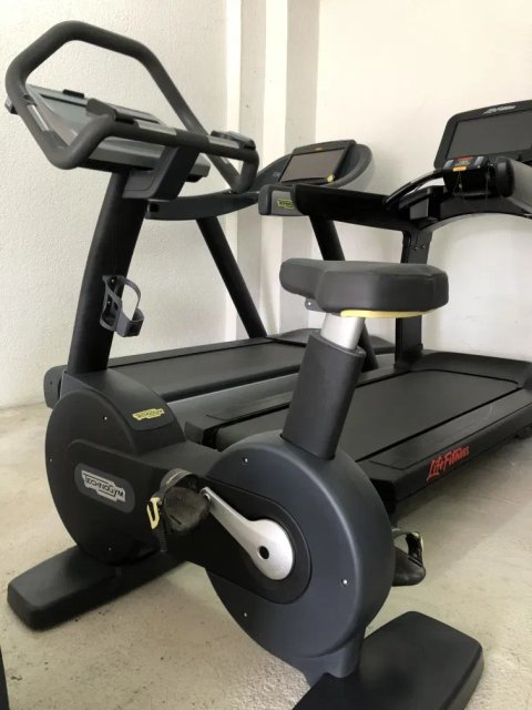 Професійний велотренажер Technogym Excite 700 Unity на гарантії