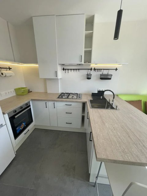Простора квартира 45 м2 з ремонтом! Газове опалення! Меблі та техніка!