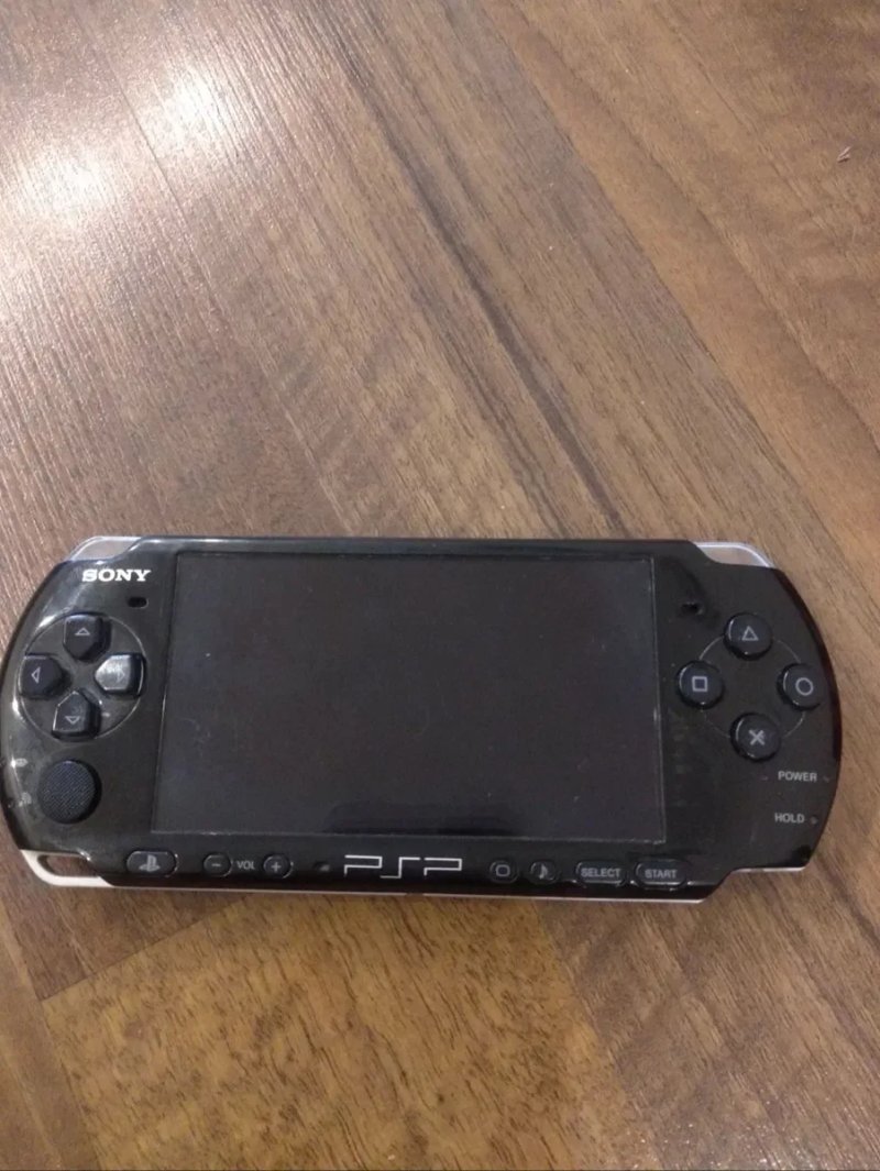 PSP 3000 в 4Gb 6 ігор в гарному стані,Sony Playstatation, зарядний кабель, ігрова ретро приставка, консоль нова батарея акумулятор — фото 2