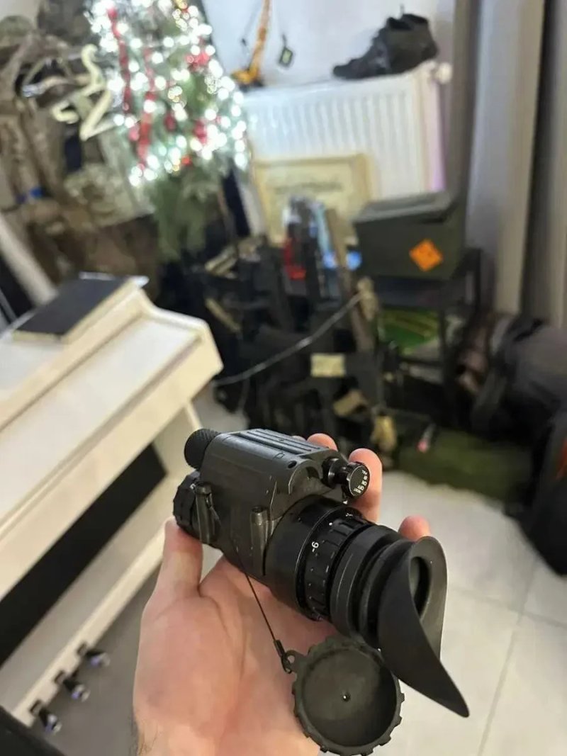 PVS14 NNVT-4 Gen 2+ монокуляр нічного бачення з зеленим люмінофором. Професійний прилад для спостереження — фото 2